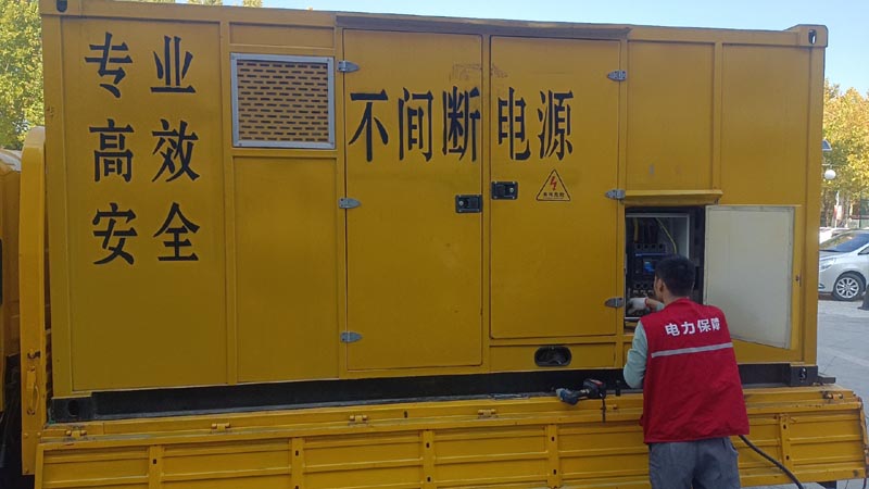 化德柴油发电机组和UPS电源配合使用时，如何避免切换过程中的电力中断？